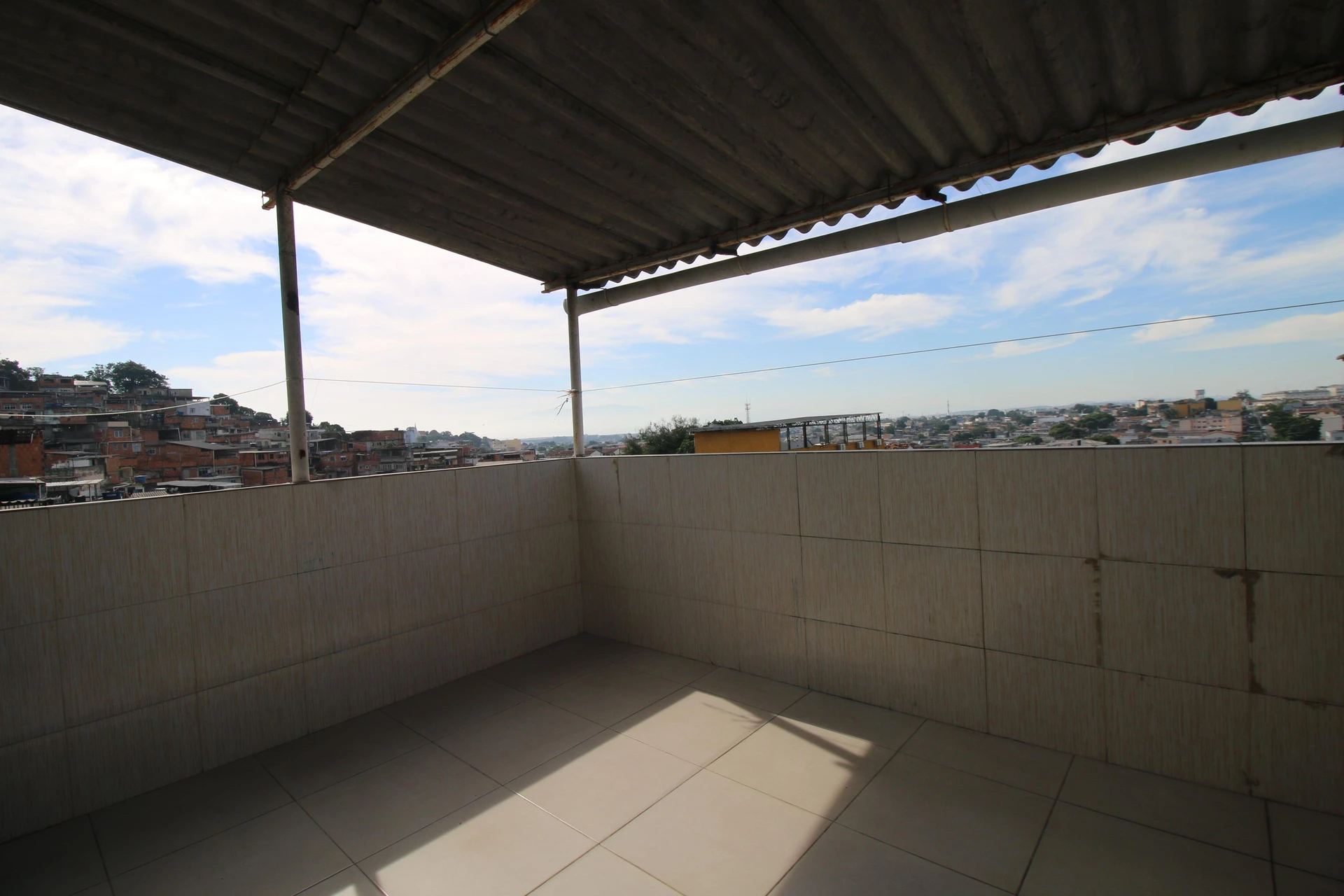 House with 2 bedrooms and 2 bathrooms plus parking — photo 10