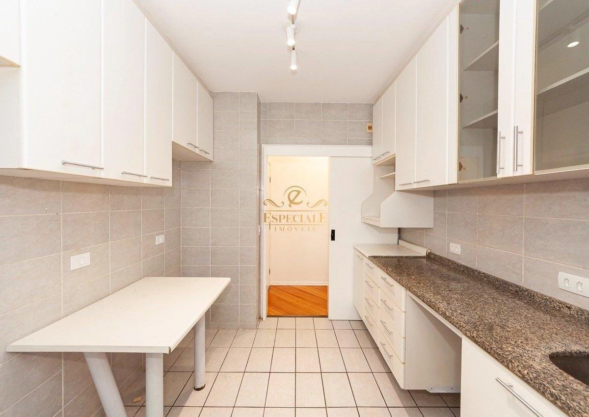 3-bedroom apartment with wood or laminate floors in Curitiba — photo 26