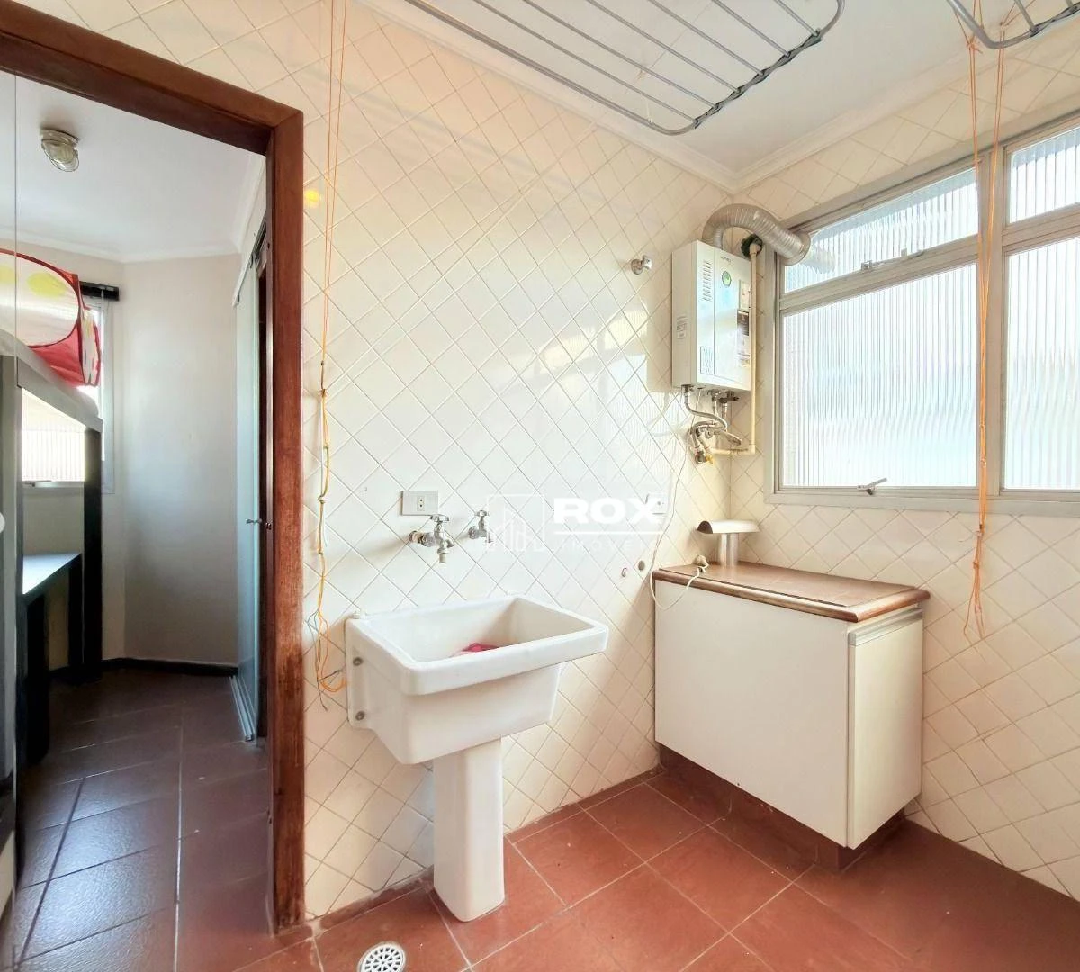 Furnished apartment, 170 m², with a glass-enclosed balcony — photo 11