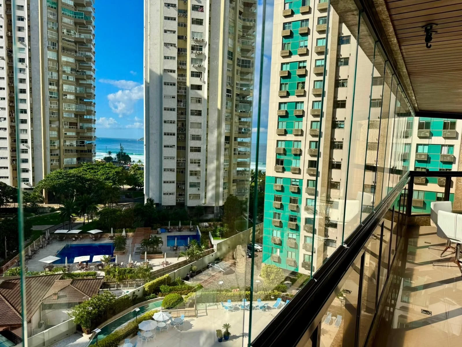 Furnished 3-bedroom apartment with enclosed balcony — photo 16