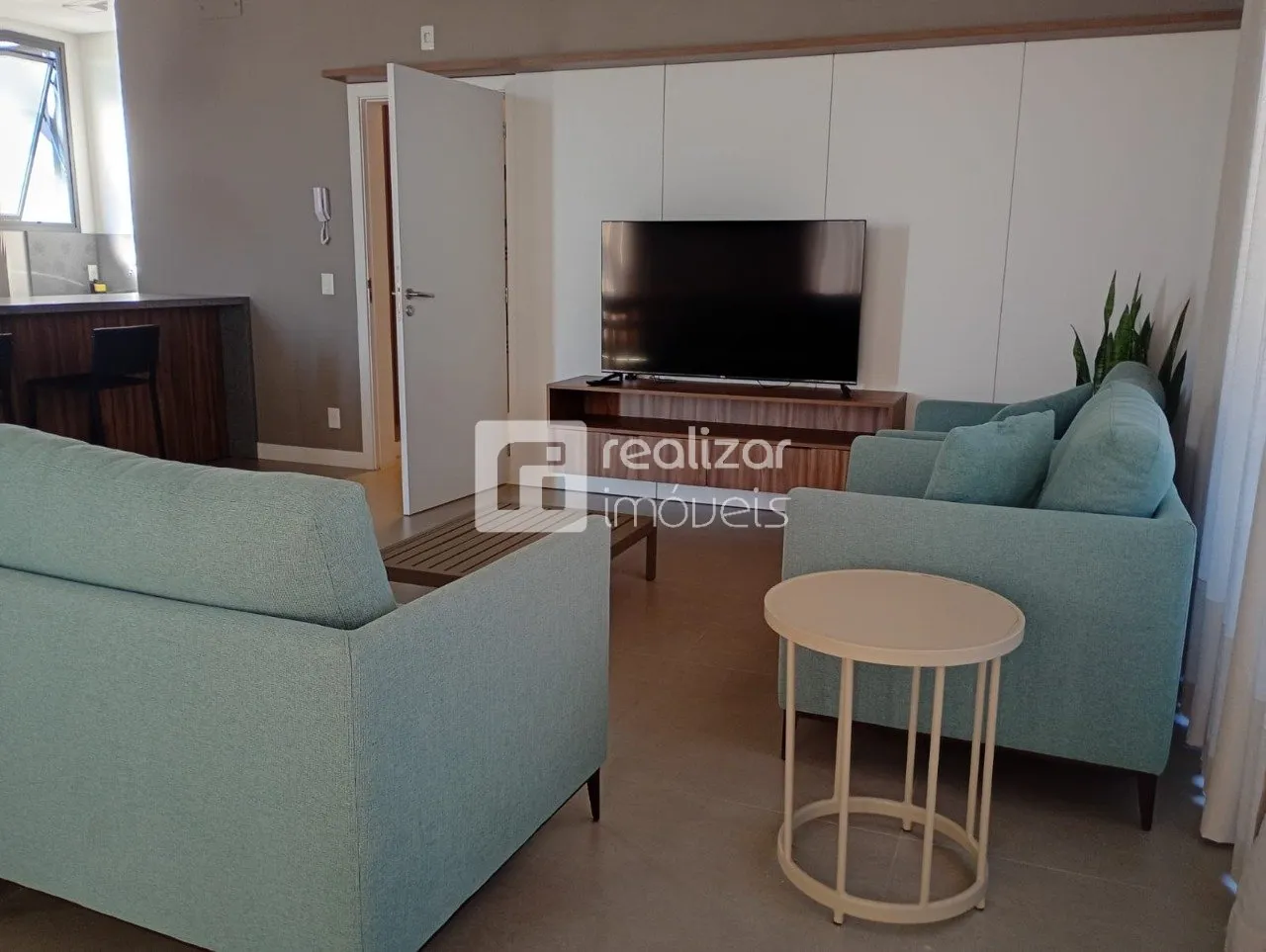 Furnished 1-bedroom apartment with open-plan kitchen — photo 13