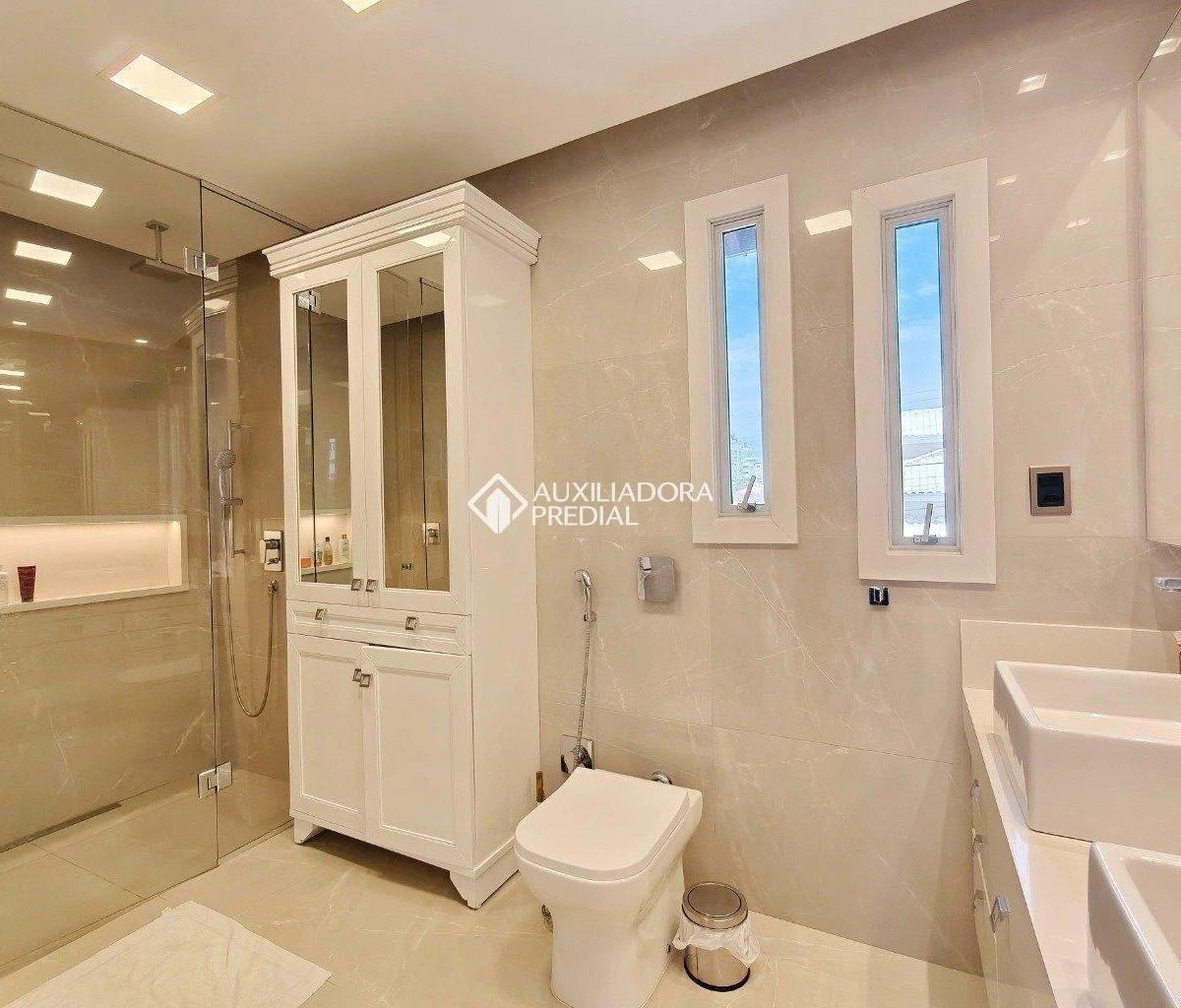 Water view in a 4-bedroom house, 320 m² — photo 7