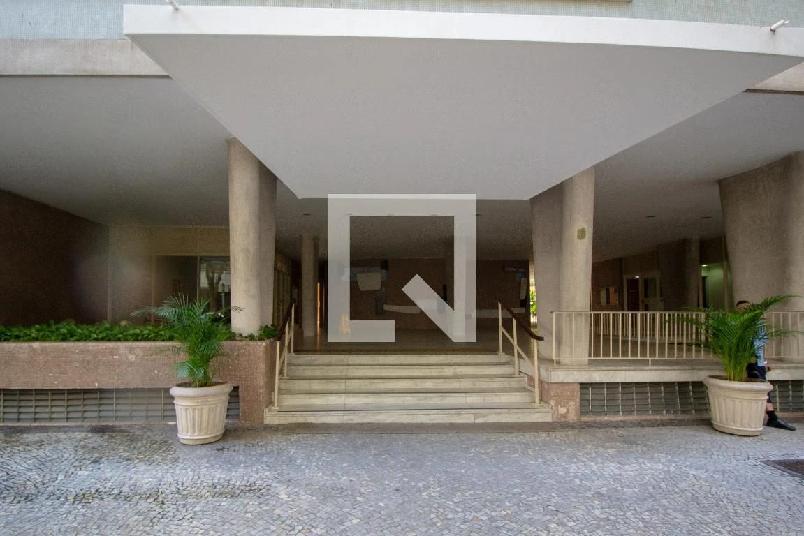 Furnished apartment with 3 bedrooms and 5 bathrooms — photo 38