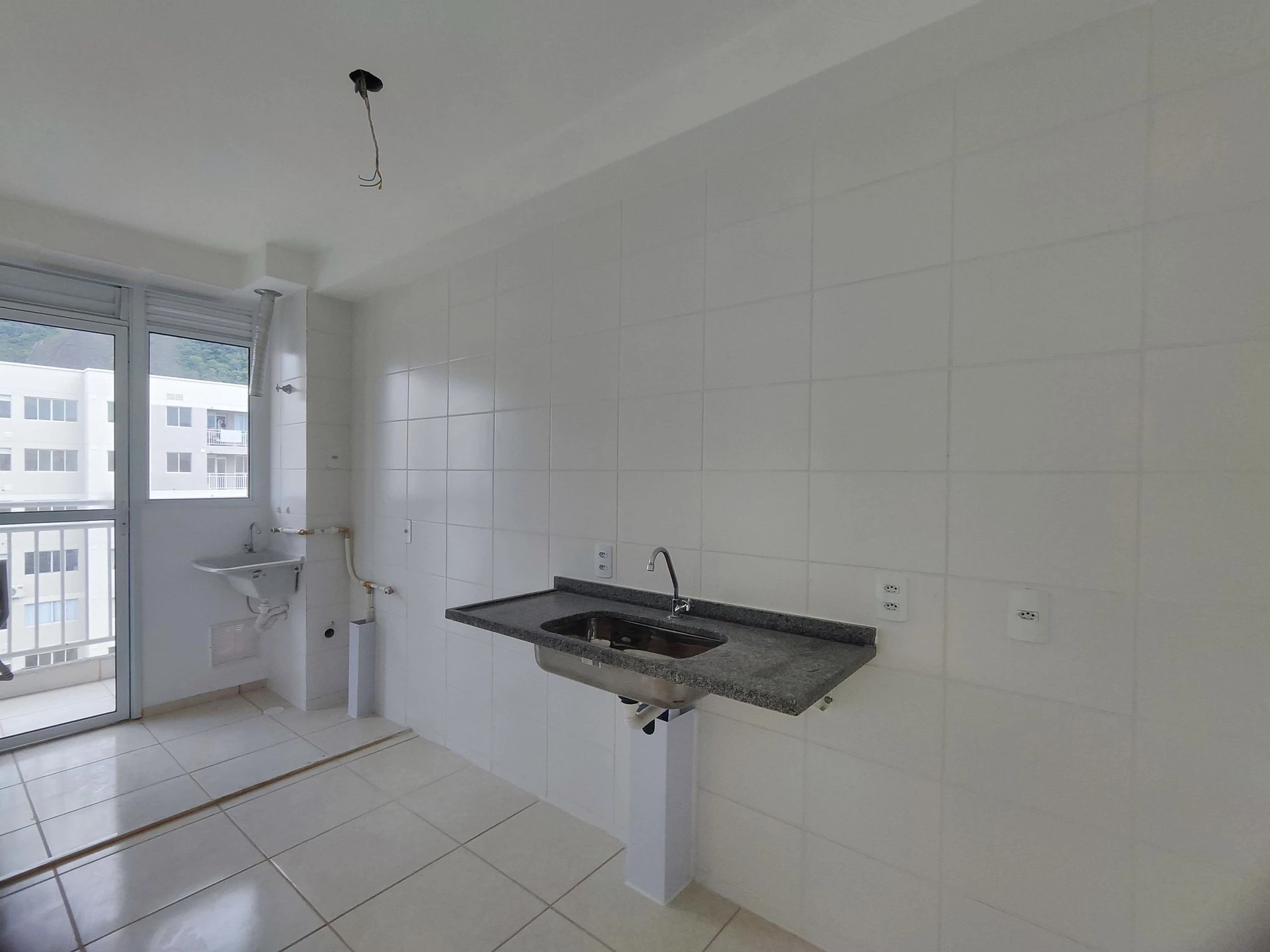 2-bedroom apartment with a balcony and 1 parking spot — photo 5