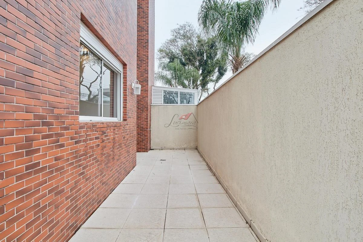 Balcony with a grill in a 2-bedroom apartment, 129 m² — photo 22