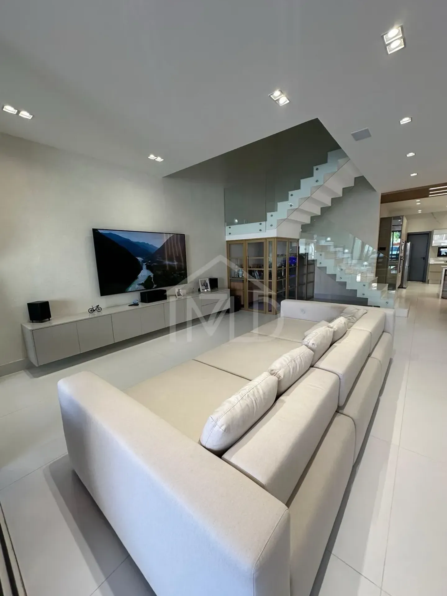 Furnished house with 4 bedrooms and 600 m² — photo 8