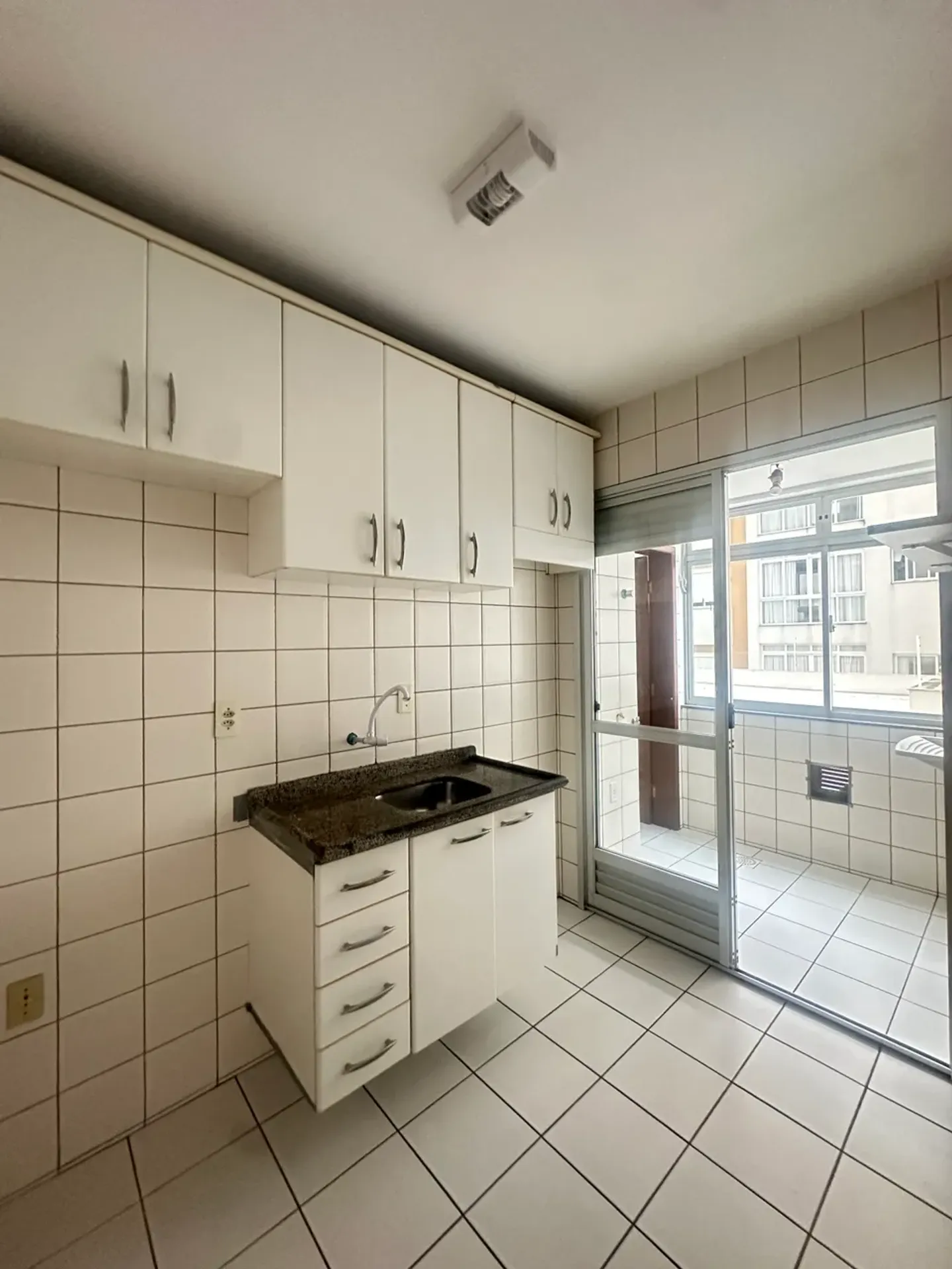 Apartamento, 80 m², com churrasqueira privativa