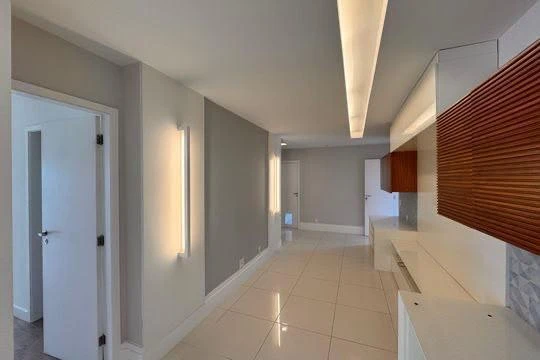 4-bedroom apartment with a separate kitchen, 260 m² — photo 9