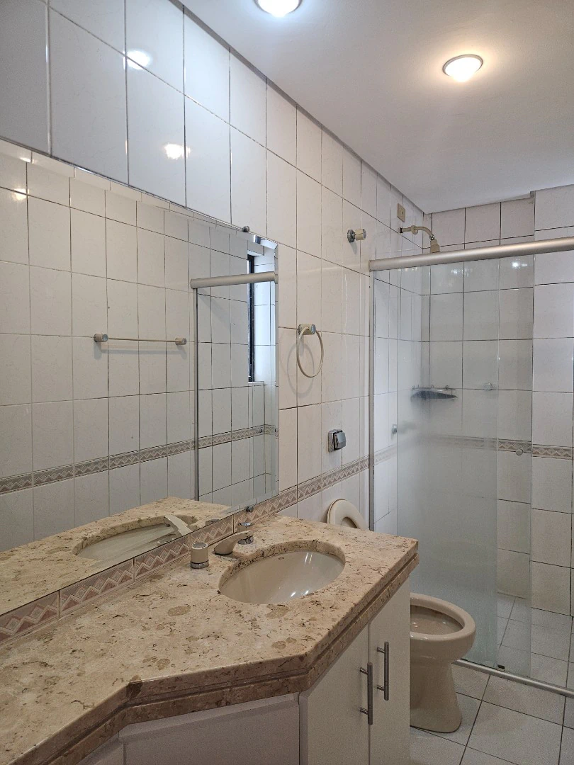 Wood or laminate floors in a one-bedroom apartment, 51 m² — photo 7