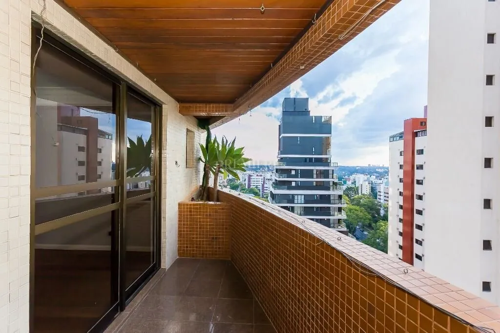 237 m² apartment with 2 suites and a gas stove