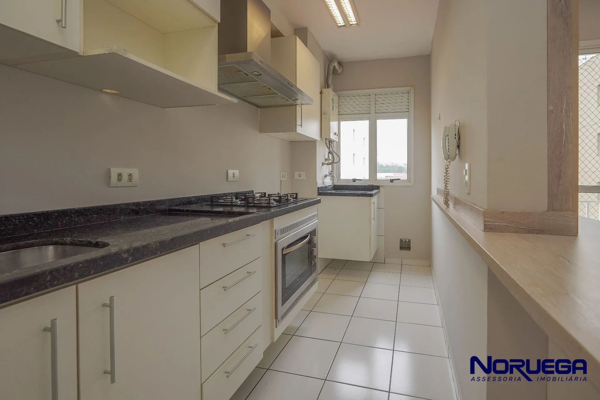 Wood or laminate floors in a 2-bedroom apartment, 88 m² — photo 6