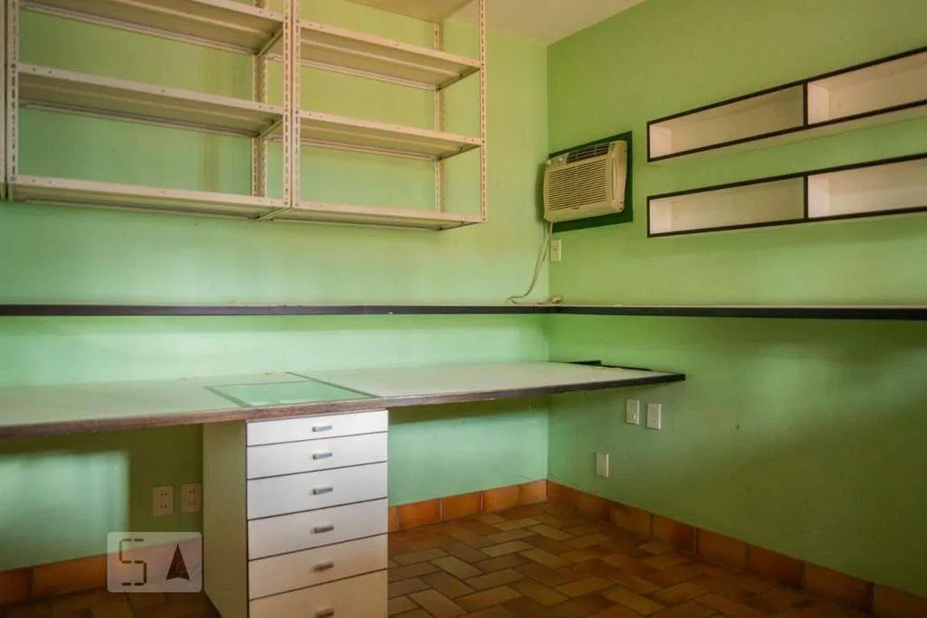 225 m² apartment with 4 bedrooms and a balcony — photo 5
