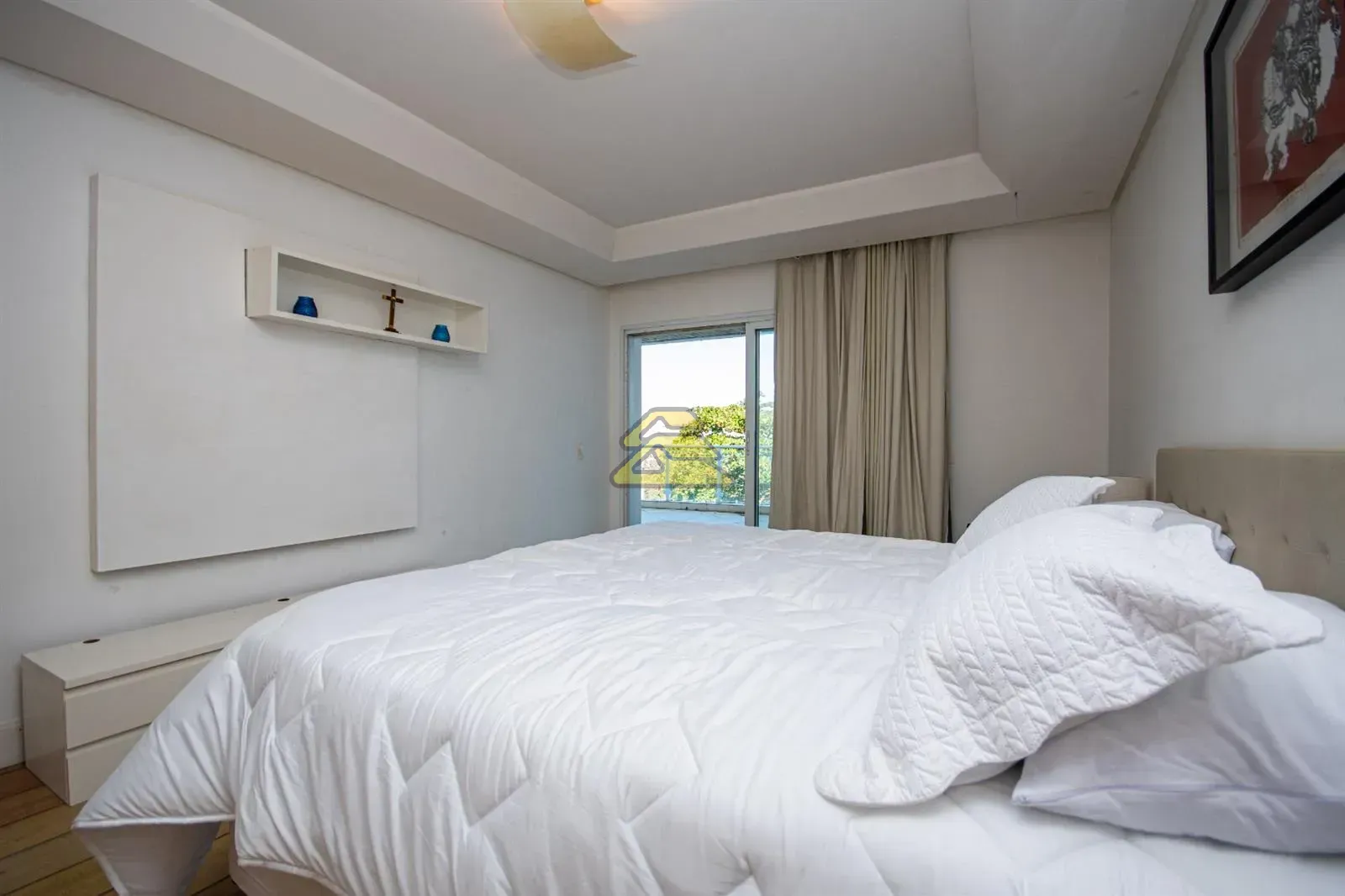 House with 5 bedrooms and 5 bathrooms, 4 parking spots — photo 34