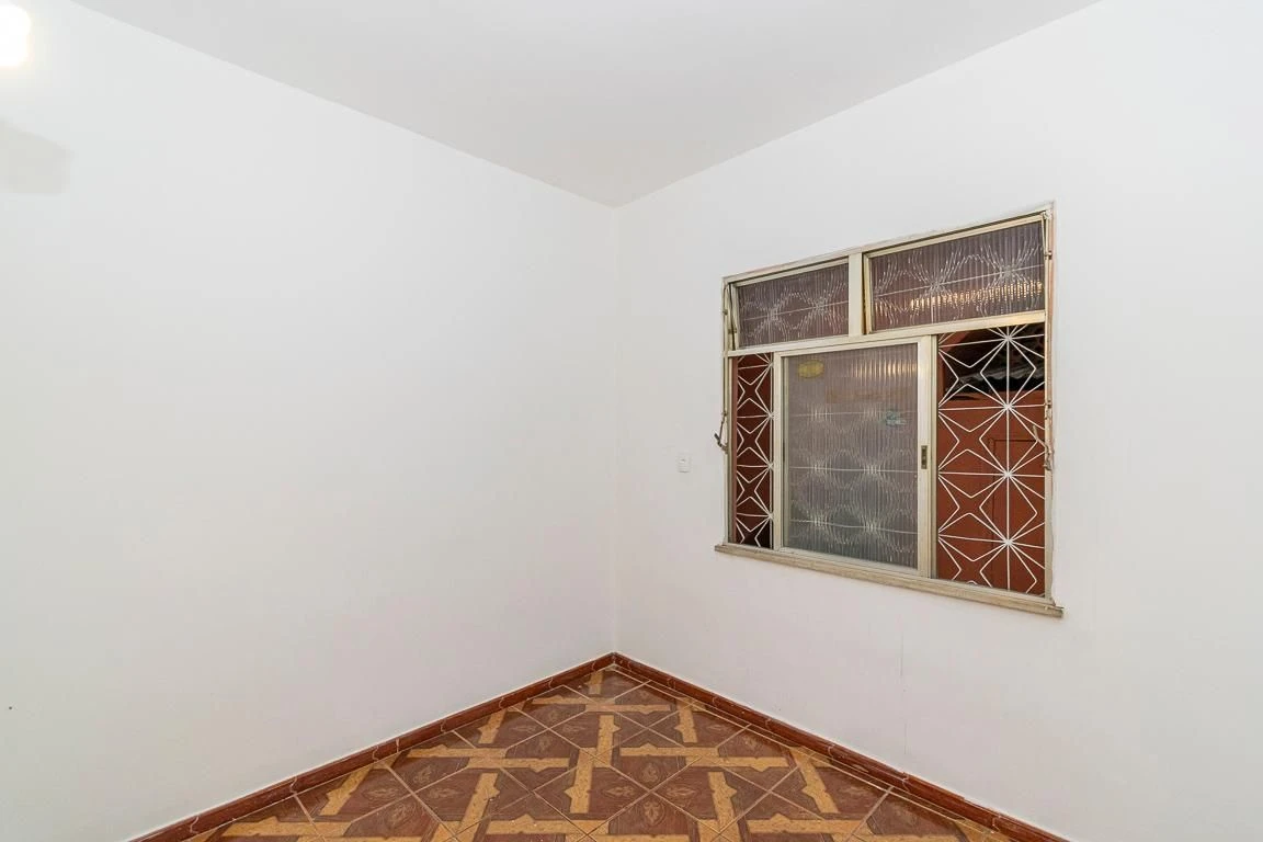 Unfurnished 2-bedroom house with fitted kitchen cabinets — photo 24