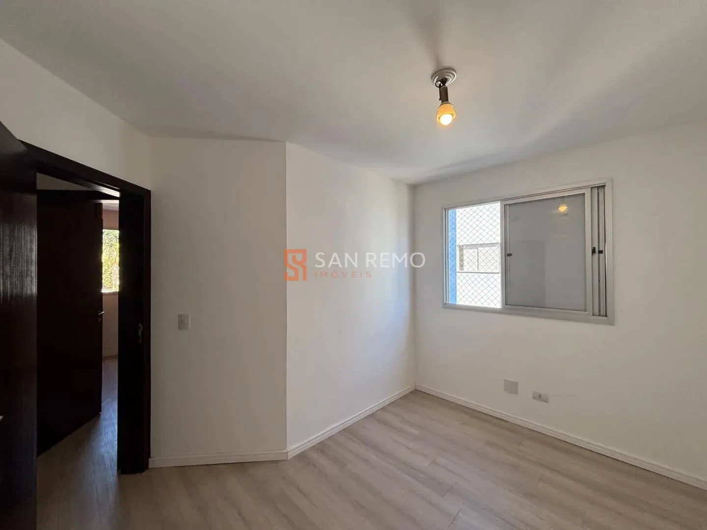 Apartment, 84 m², with wood or laminate floors — photo 4