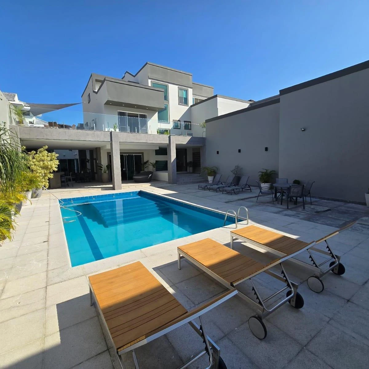 Furnished house with 5 bedrooms and 1100 m² — photo 6