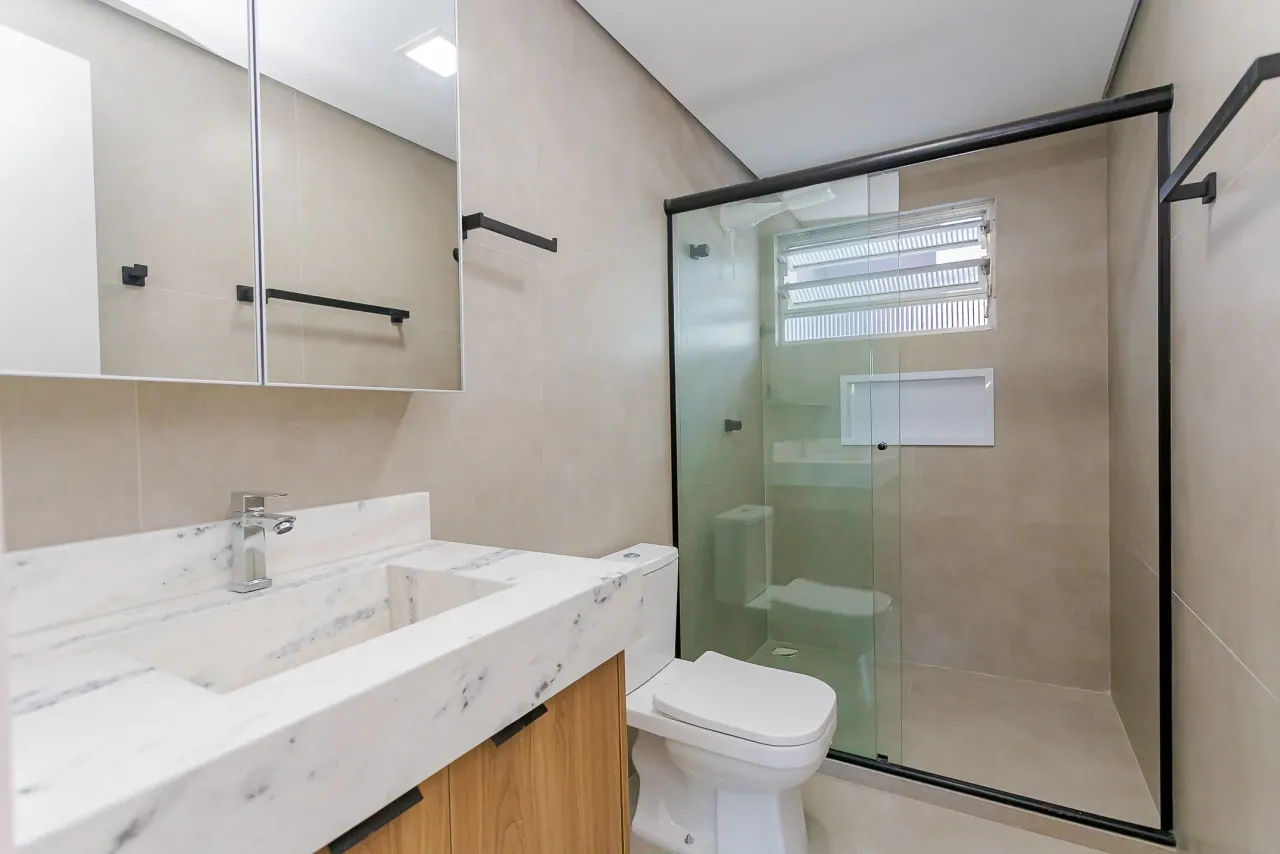Furnished studio with glass shower and 1 parking spot — photo 7
