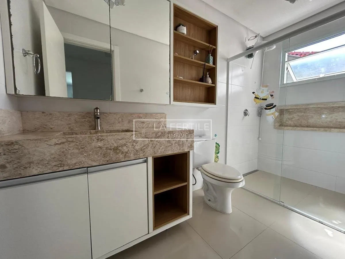 Casa de 3 dormitorios con balcón gourmet en Curitiba — photo 19