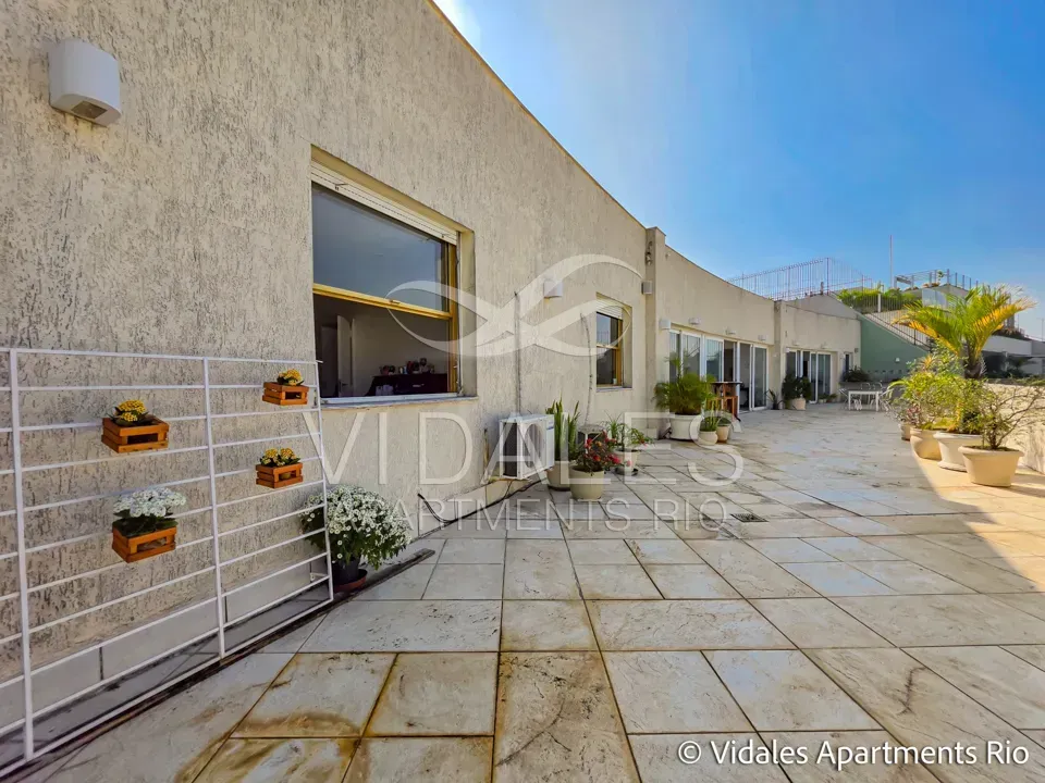 Furnished 715 m² apartment with 4 en-suite bedrooms — photo 54