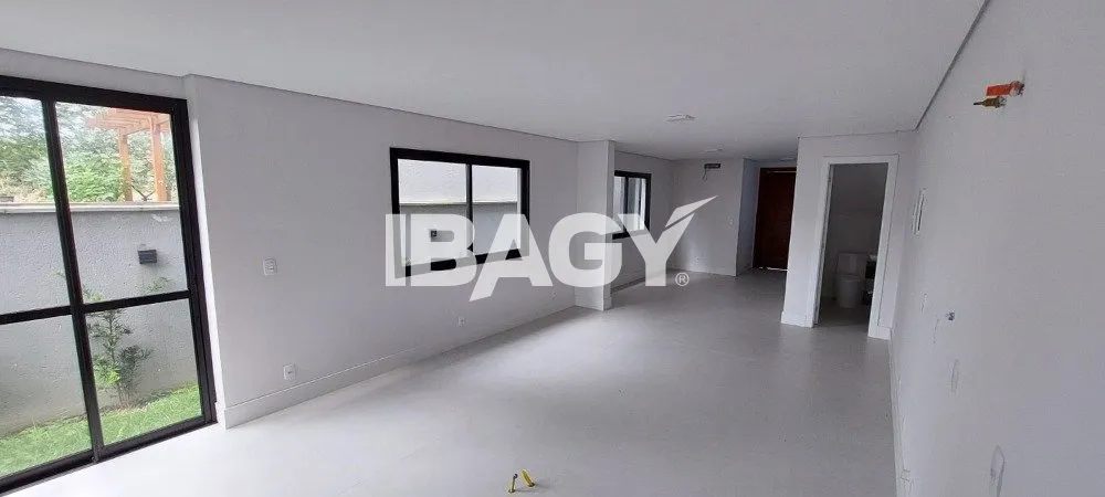 House with 3 en-suite bedrooms and 2 parking spaces — photo 17