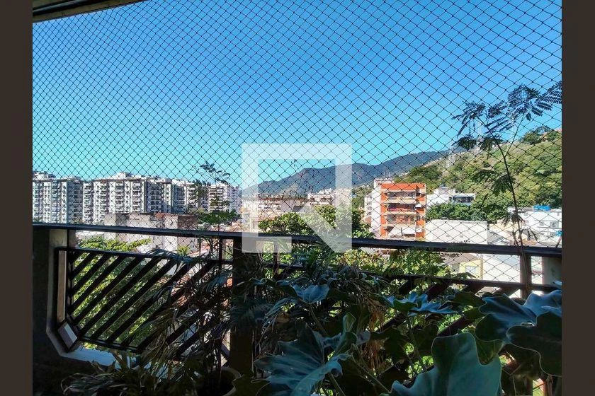 Glass-enclosed balcony in a 3-bedroom apartment, 107 m² — photo 22