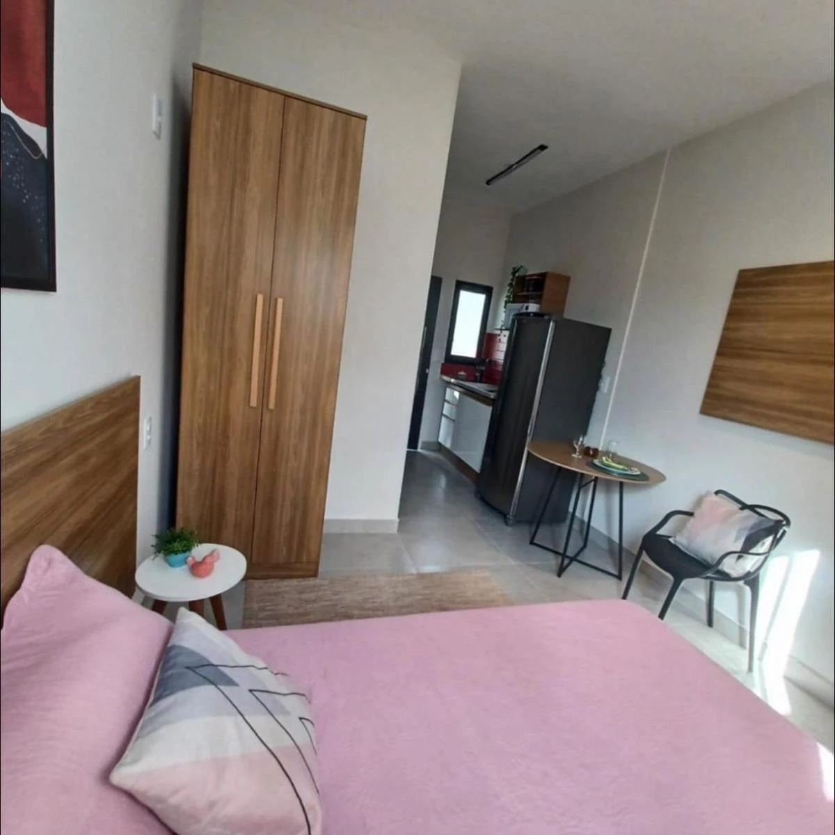 One-bedroom apartment with a washing machine — photo 3