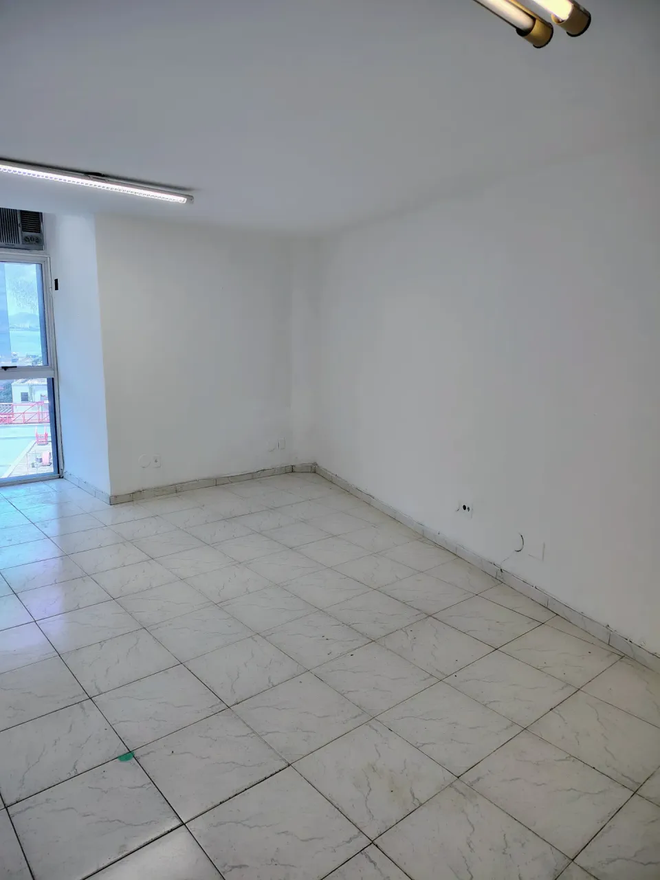 Unfurnished 1-bedroom apartment with AC and 1 bath — photo 7