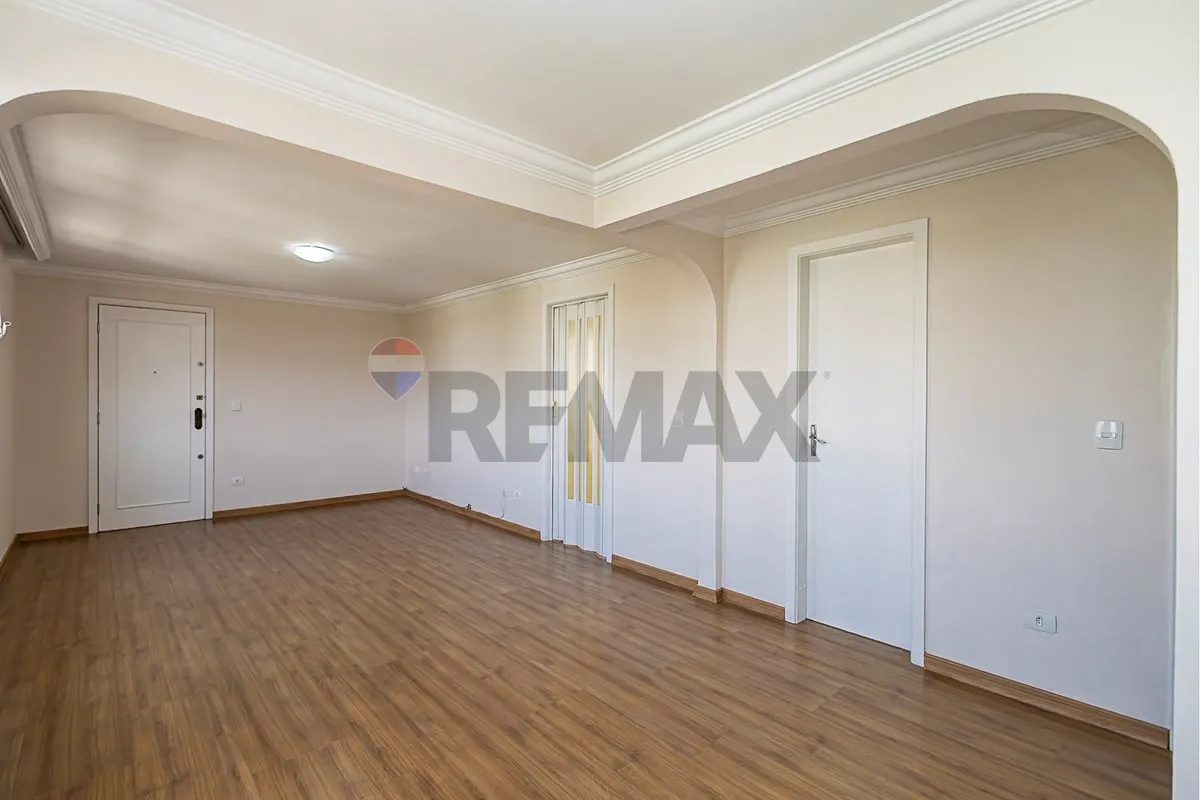 Wood or laminate floors in a 2-bedroom apartment, 70 m² — photo 19