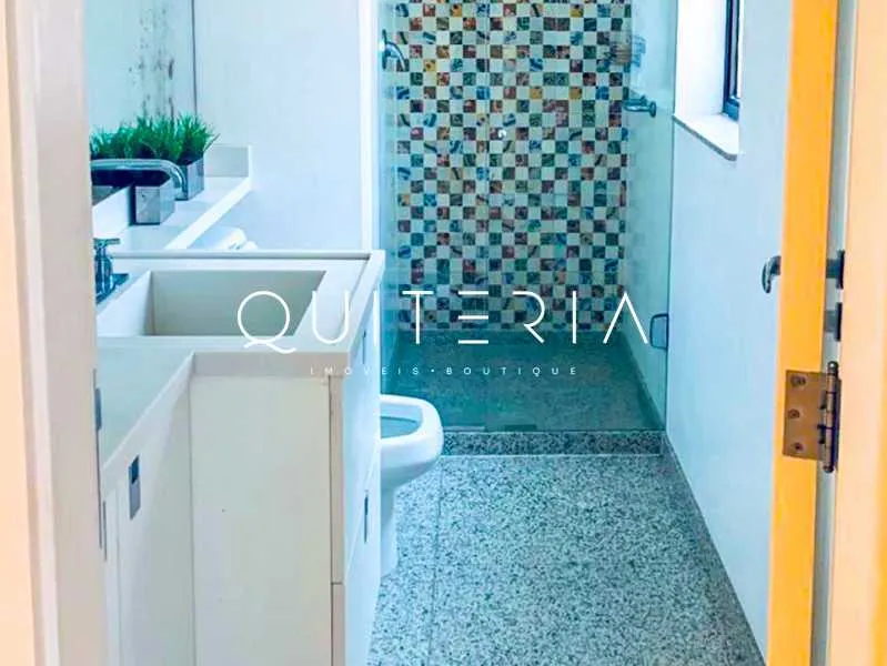 Apartment with open-plan kitchen and water view — photo 10