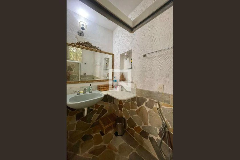 Furnished house with 6 bedrooms and 3 en-suites — photo 33