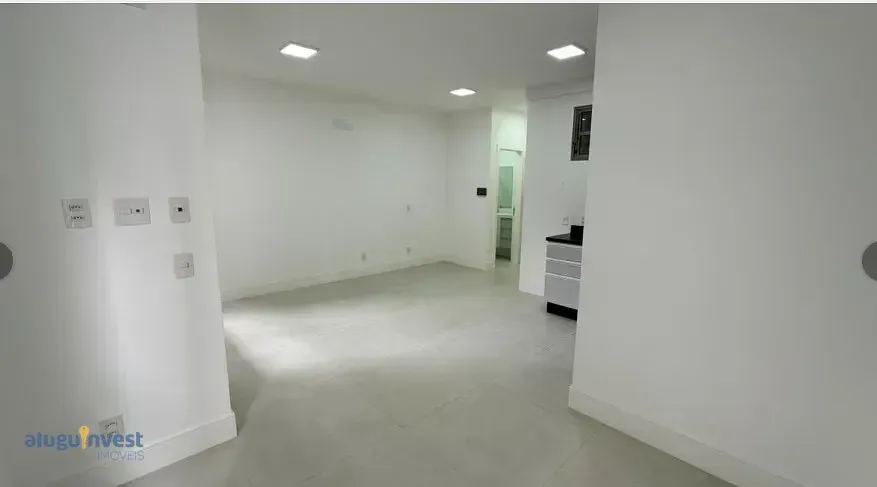 Unfurnished studio with open-plan gas kitchen and parking — photo 14