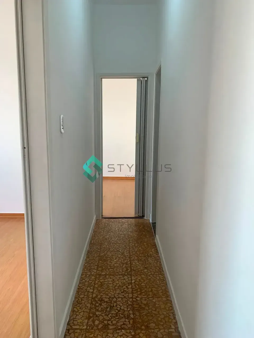 Unfurnished rental apartment with 2 bedrooms and 2 baths — photo 11