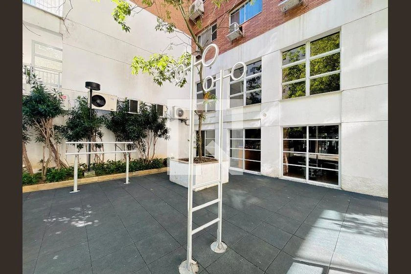 1-bedroom apartment with an open kitchen and balcony — photo 33