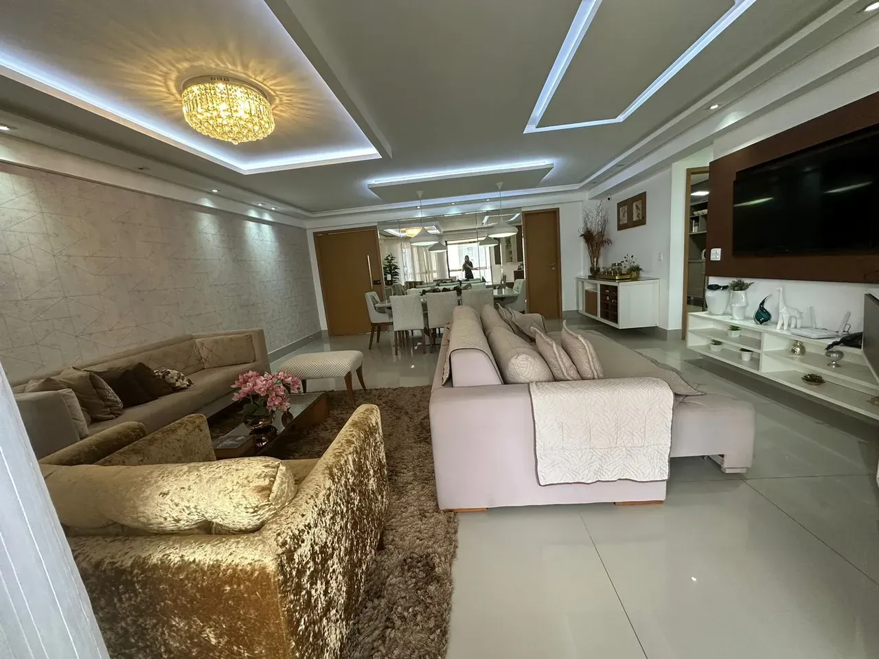 141 m² apartment with a washing machine and a home office
