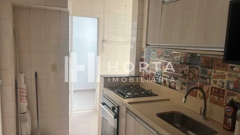 Wood or laminate floors in a 3-bedroom apartment, 127 m² — photo 17