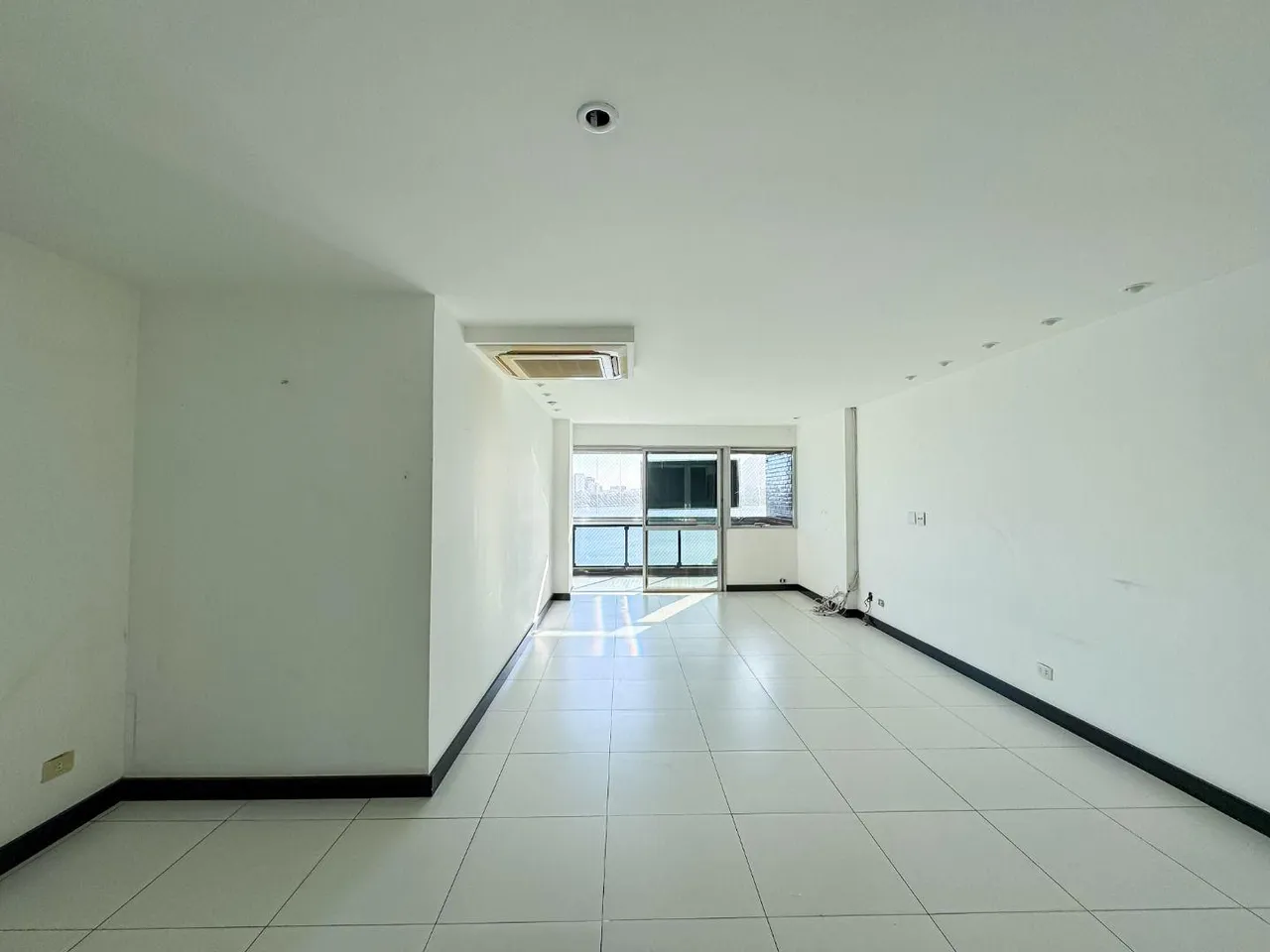 4-bedroom rental apartment with 160 m² and 3 baths — photo 4