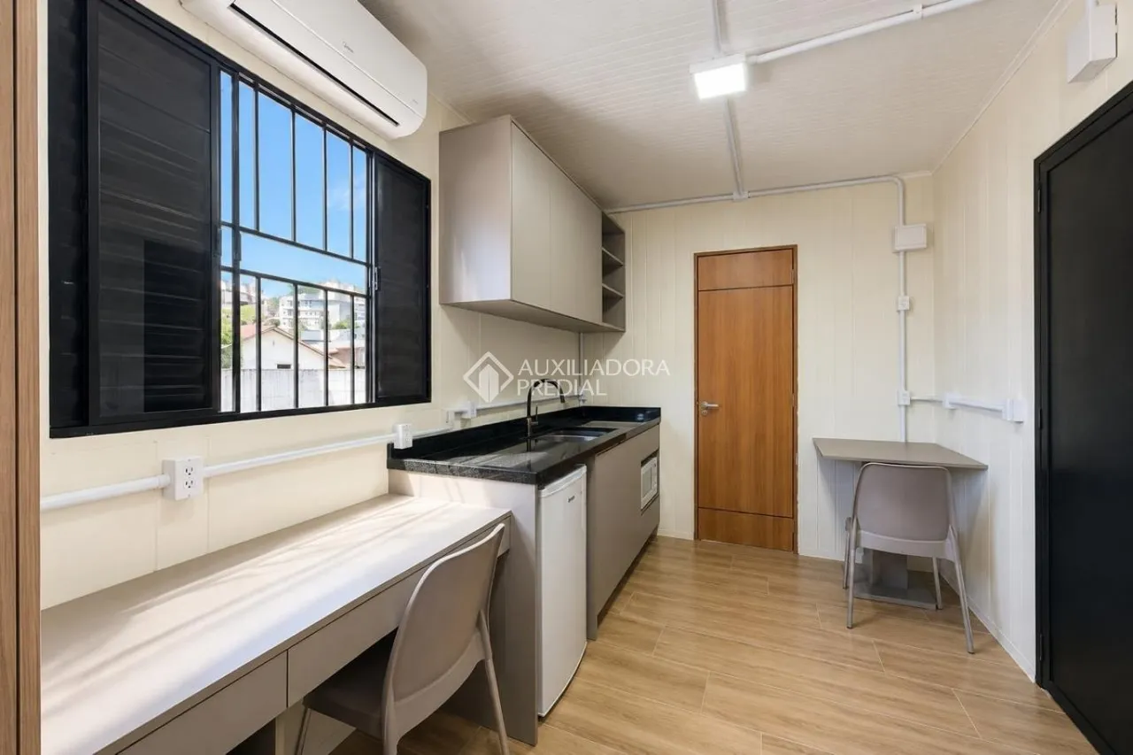 1-bedroom apartment with a compact kitchenette and 20 m² — photo 6