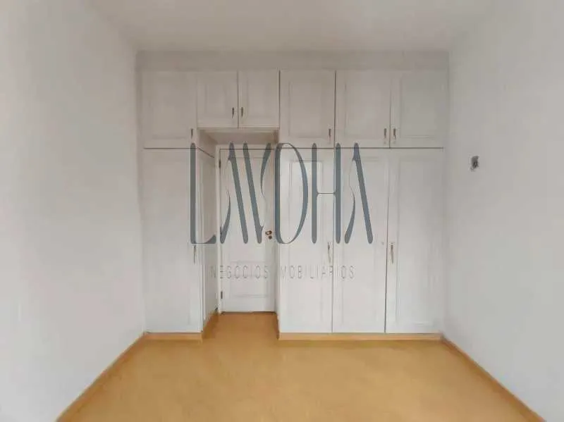 Apartment with 3 bedrooms and hardwood floors — photo 4