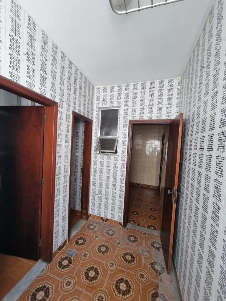 2-bedroom apartment with a mountain view — photo 9