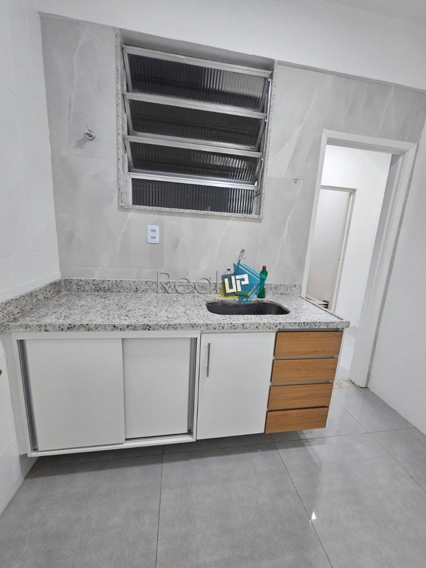 Wood or laminate floors in a 2-bedroom apartment, 68 m² — photo 2