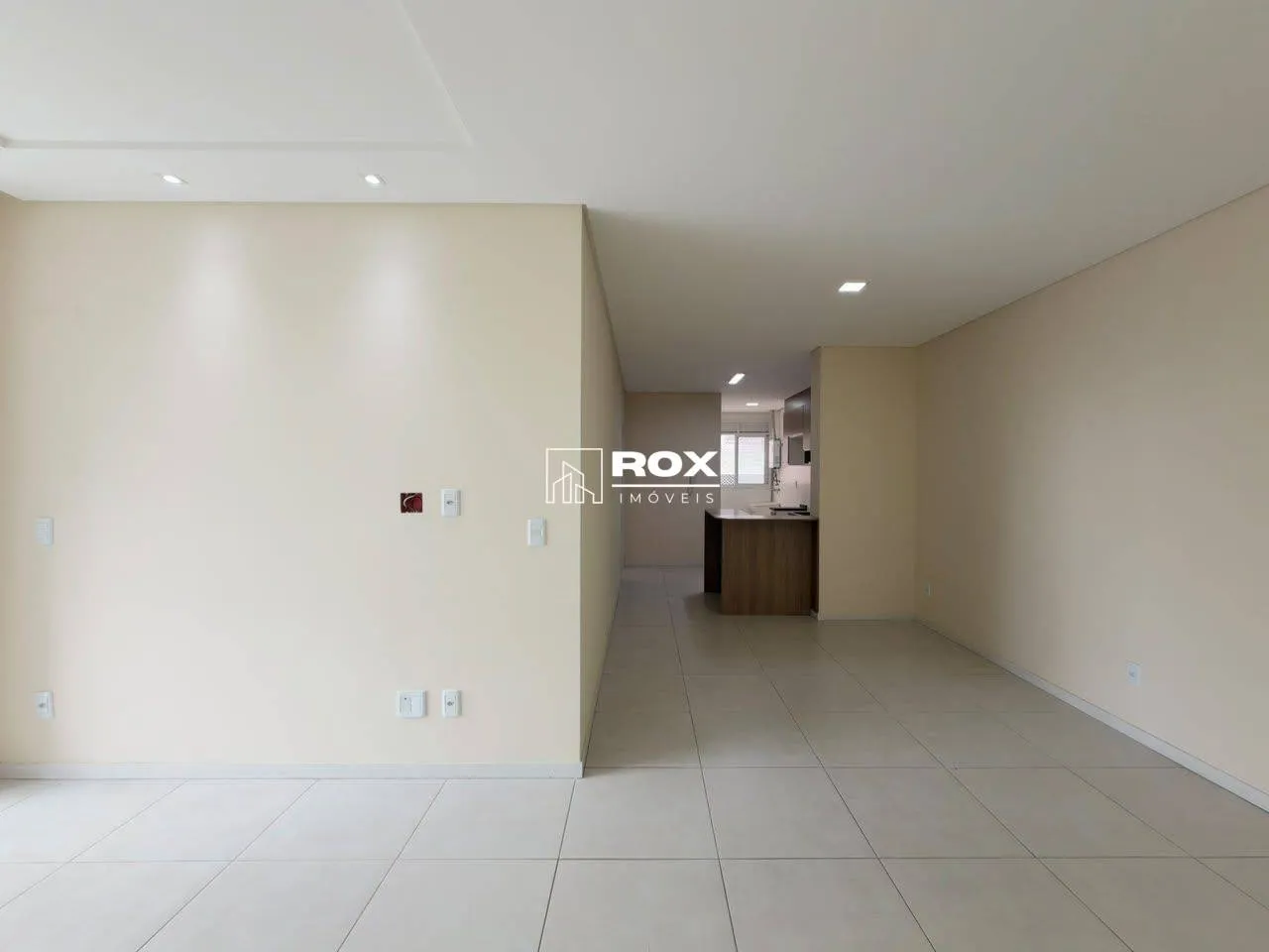 Glass-enclosed balcony in a 3-bedroom apartment, 105 m² — photo 21