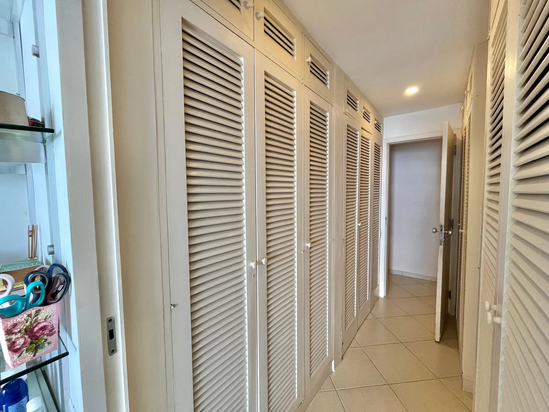 Furnished apartment, 450 m², with a water view — photo 40