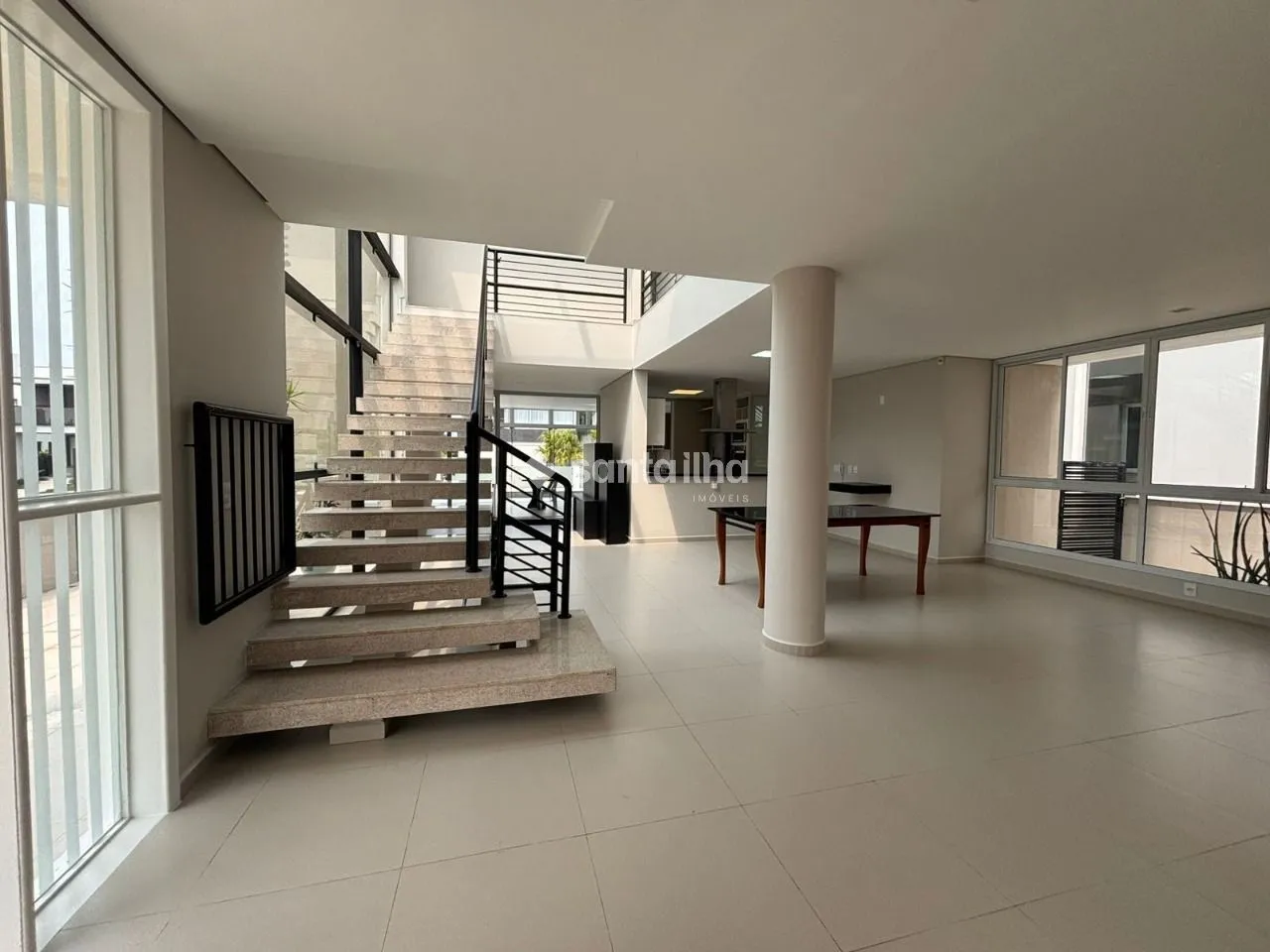 5-bedroom house with a water view — photo 7