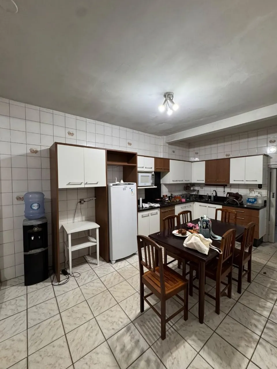 Casa mobiliada com 5 quartos e 3 banheiros