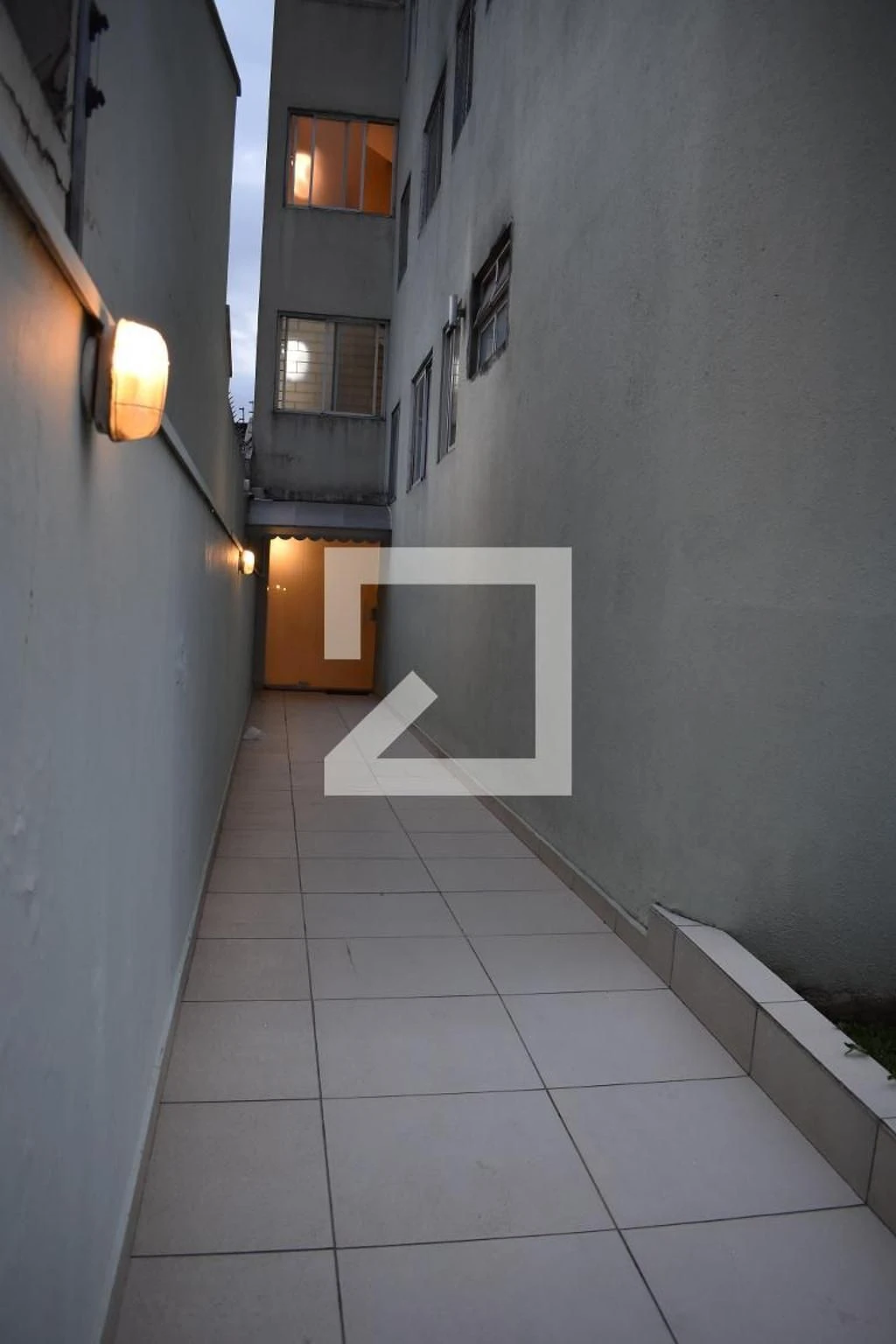 Wood or laminate floors in a 3-bedroom apartment, 133 m²