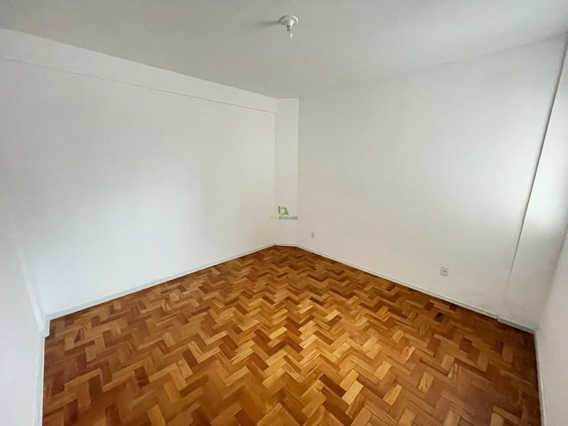 Apartamento de 2 quartos com 70 m² e piso de madeira — photo 14