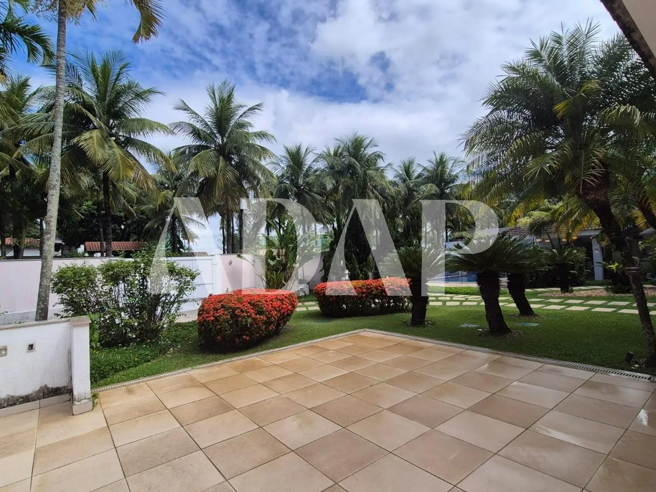 1253 m² house with 7 bedrooms and a private garden — photo 29