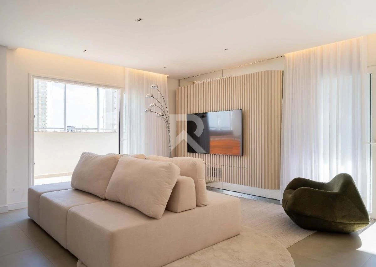 Furnished apartment, 194 m², with floor-to-ceiling windows — photo 15