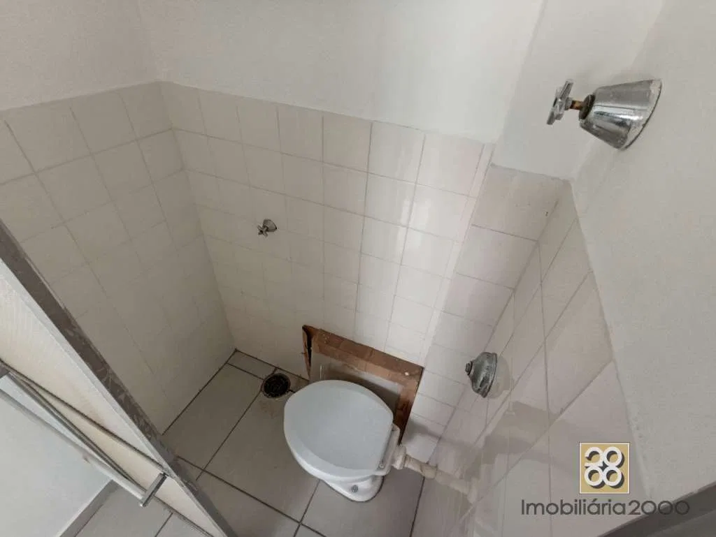 3-bedroom apartment with wood or laminate floors — photo 15