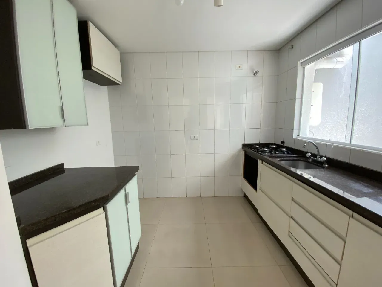 Sobrado para locação com 3 quartos e 2 vagas